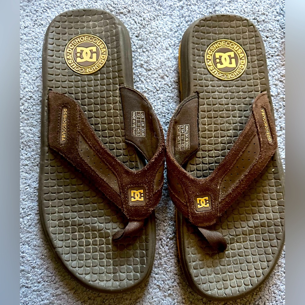 Mens Brown DC Flip Flops
Size 12